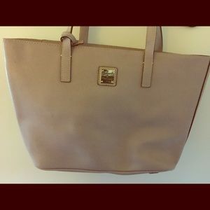 Vintage Dooney and Bourke bag! Gorgeous and chic!